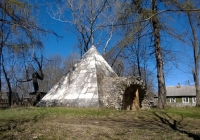 Никольское - Черенчицы, погреб-пирамида, Львов